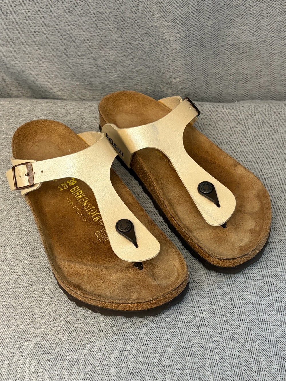 Birkenstock Gizeh Sandal EU 39 US 8-8.5